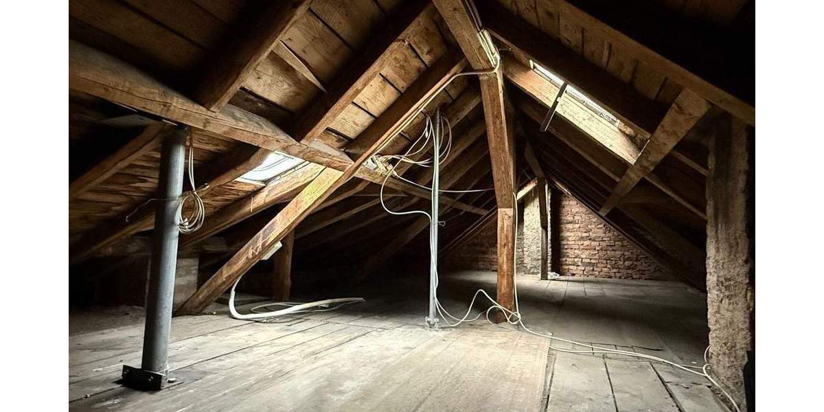 Schöner Altbau in sehr guter Lage! Wohn- und Geschäftshaus mit Garagen, PKW Stellplätze, alles frei! 1 zimmer