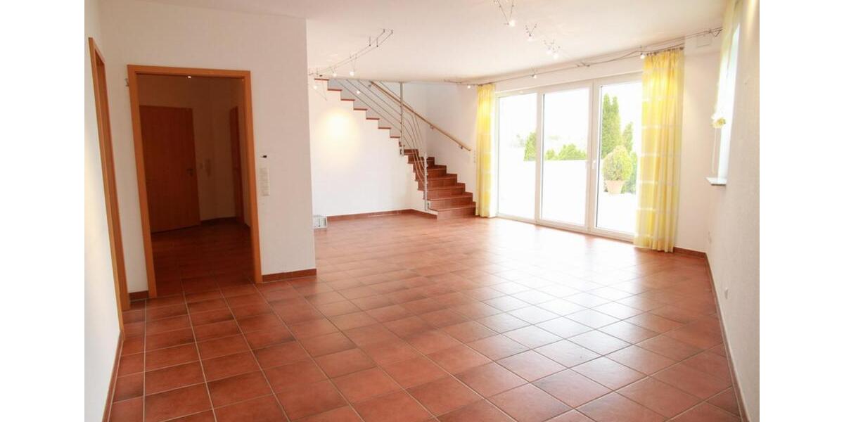 Maisonette-Wohnung o. Büros in Bürohaus Nidderau (Gewerbegebiet) 4 zimmer