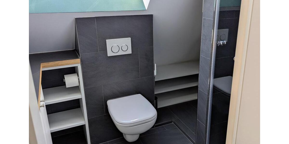 Moderne Single-Dachgeschosswohnung (voll möbliert) 2 zimmer