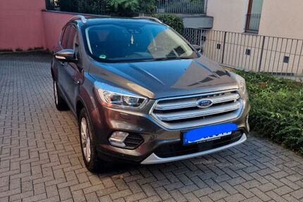 Ford Kuga 145.000 km 16.400 € Frankfurt am Main 60435