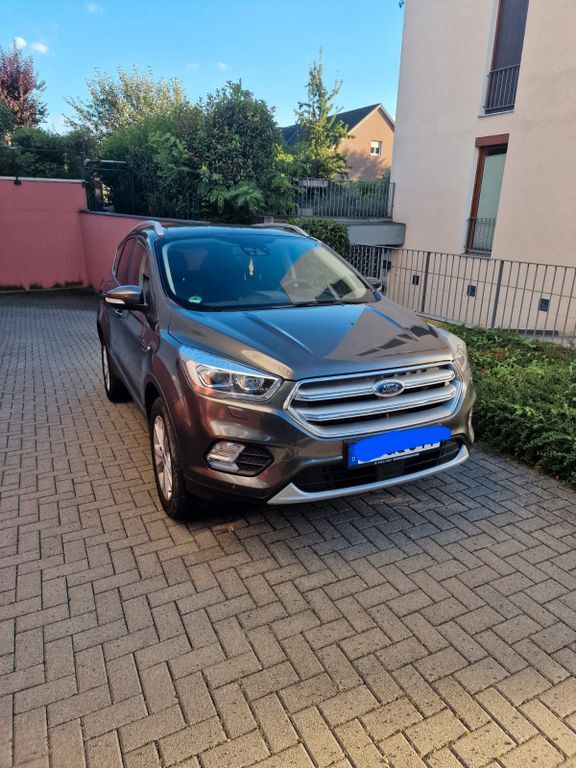 Ford Kuga 145.000 km 16.400 € Frankfurt am Main 60435