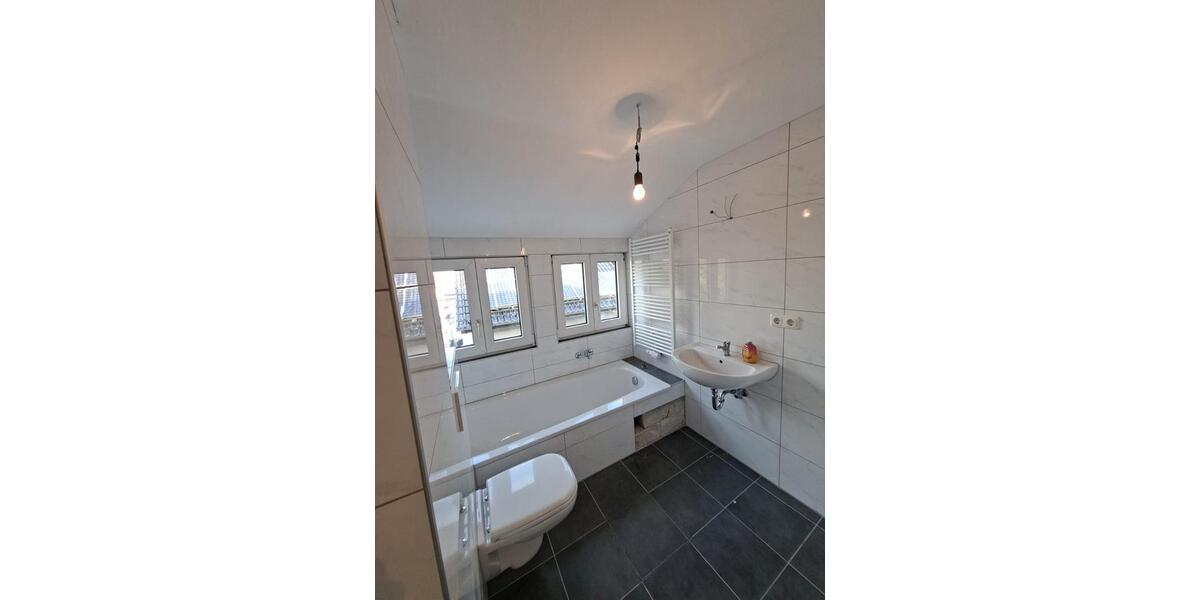 Dachgeschoßwohnung Hanau Groß-Steinheim - 4 Zimmer, 113 m&sup2;, 950&euro; | Angebot:26213449