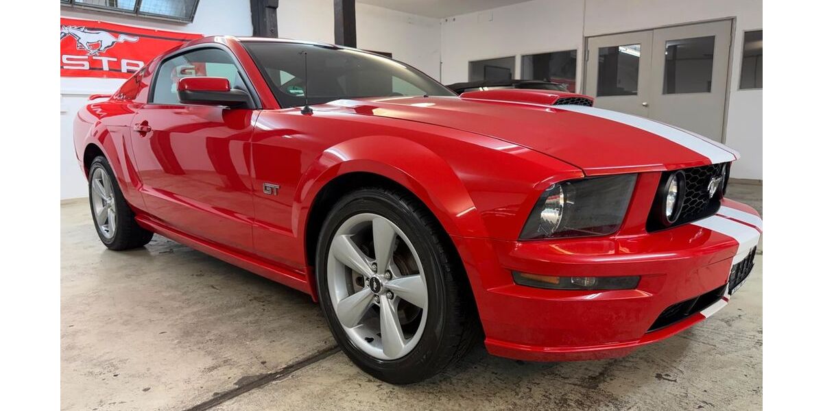 Ford Mustang 206.000 km 12.900 &euro; Schöneck 61137
