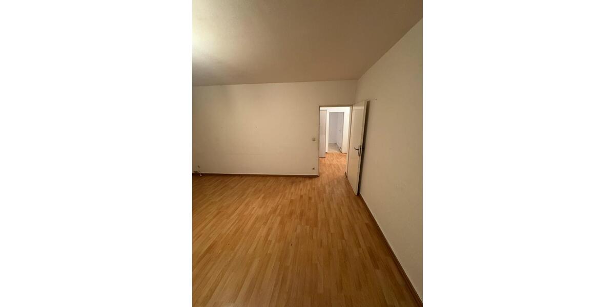 Erdgeschoßwohnung Frankfurt am Main Ost - 4 Zimmer, 90 m&sup2;, 1.300&euro; | Angebot:26454166