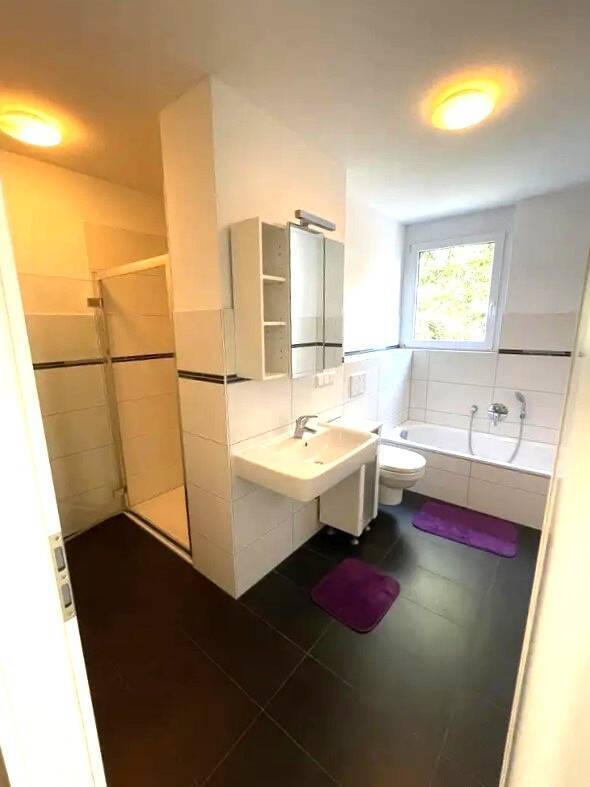 Moderne 2 ZW mit Balkon und TG-Stellplatz in ruhiger Lage von Hattersheim.