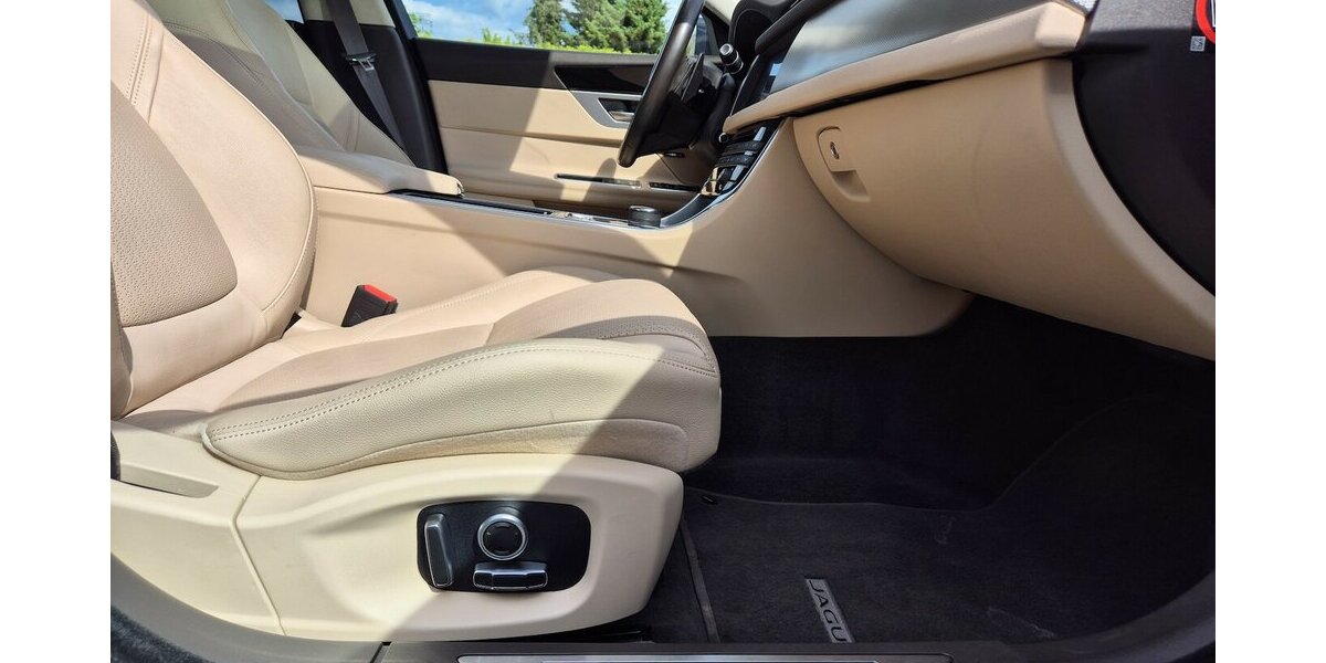 Jaguar XF Prestige Leder, GSHD, Navigation, Rückfahrkamer 104.922 km 20.690 &euro; Rodgau 63110