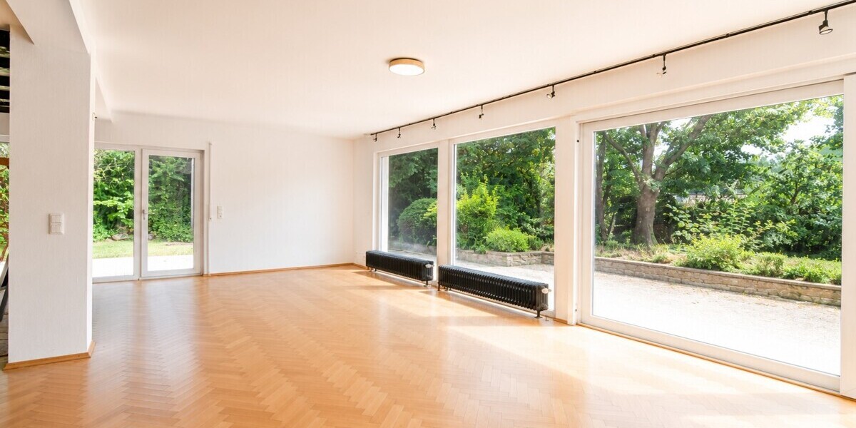 Großes Familienhaus am Sonnenhang mit Doppelgarage - Einfamilienhaus Eppstein | Angebot:27120640