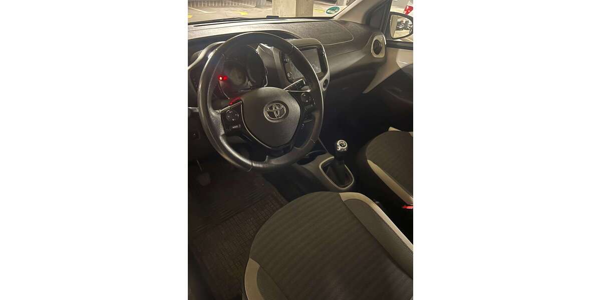 Toyota Aygo 58.800 km 9.950 &euro; Frankfurt am Main, Stadt 60437