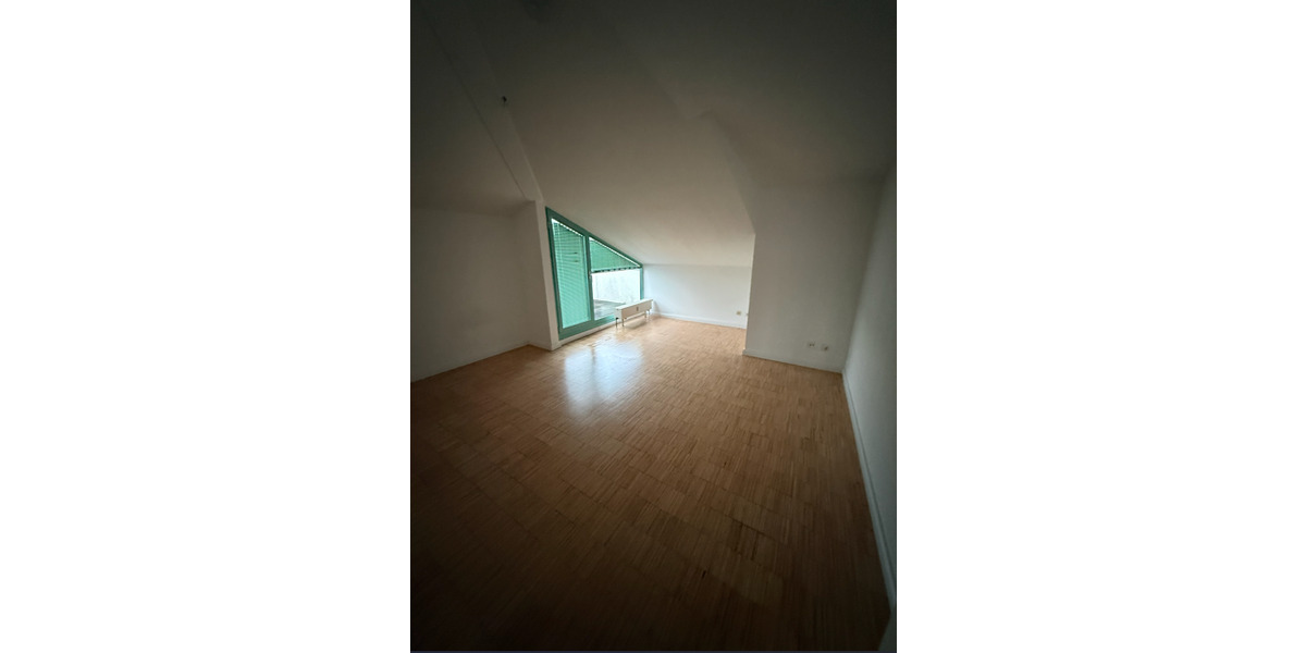 Etagenwohnung Hofheim am Taunus - 3 Zimmer, 120 m&sup2;, 1.200&euro; | Angebot:25544452