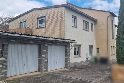 PROVISIONSFREI für KÄUFER 2-Fam.Wohnhaus, 2 Garagen und Garten