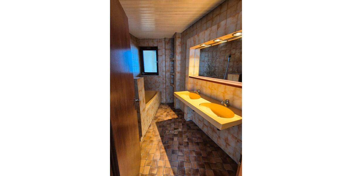 Etagenwohnung Langenselbold - 4 Zimmer, 140 m&sup2;, 1.260&euro; | Angebot:25323850