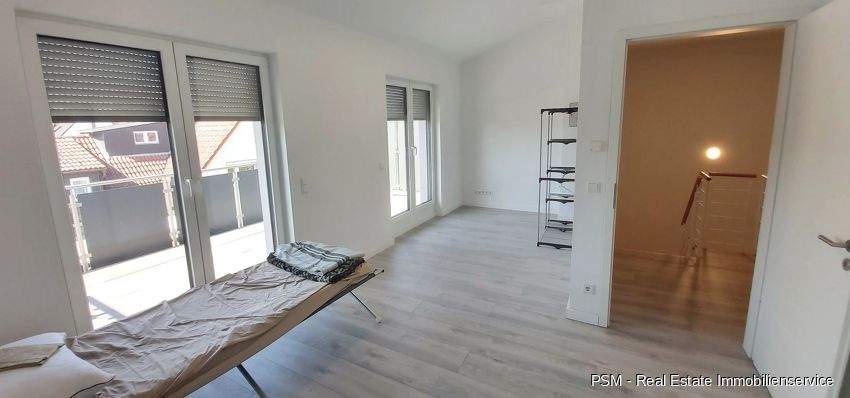 *Gehobenes und modernes Niedrigenergie Reiheneckhaus mit Terrasse und Garten in bevorzugter Lage* 6 zimmer