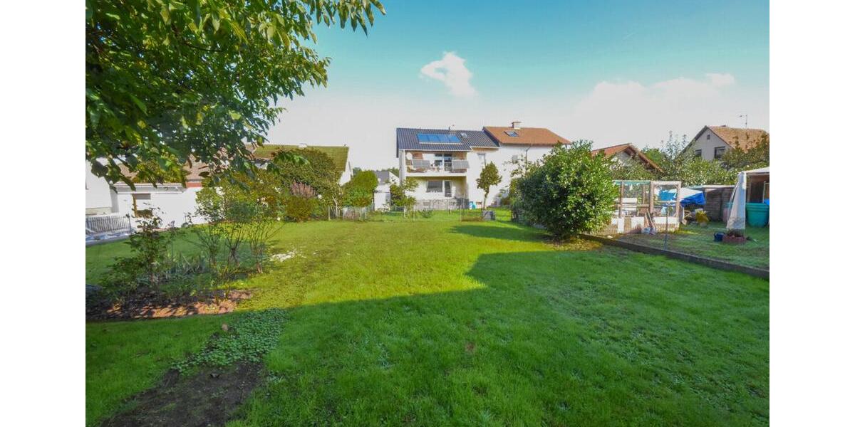 DIETZ: SANIERTE 4-Zimmer-Wohnung - 1. Obergeschoss im 2-Familienhaus! 12 Garage + 2 PKW-Außenplätze zimmer