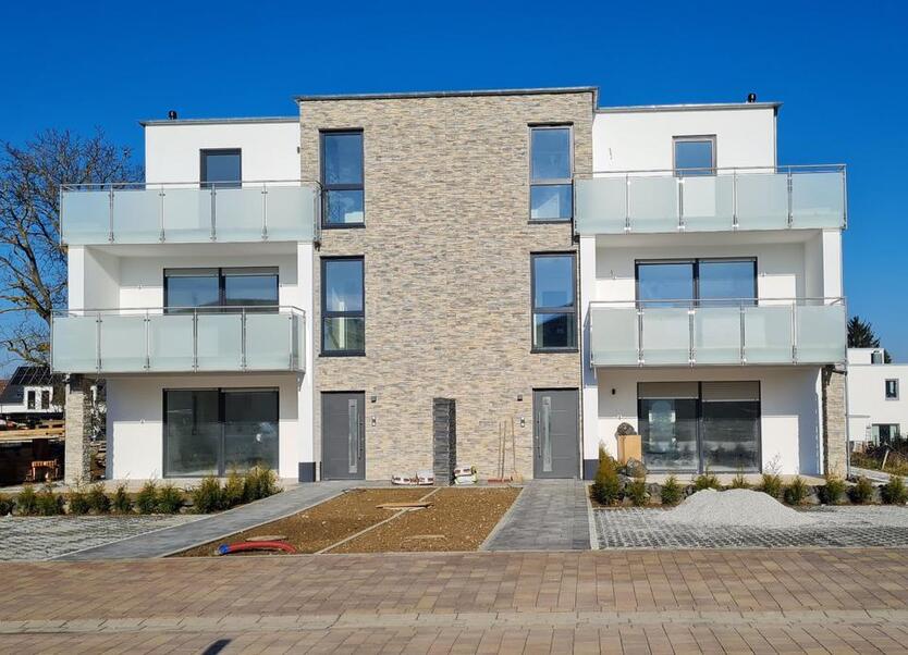 Erstbezug Doppelhaushälfte Wohnung OG und EG