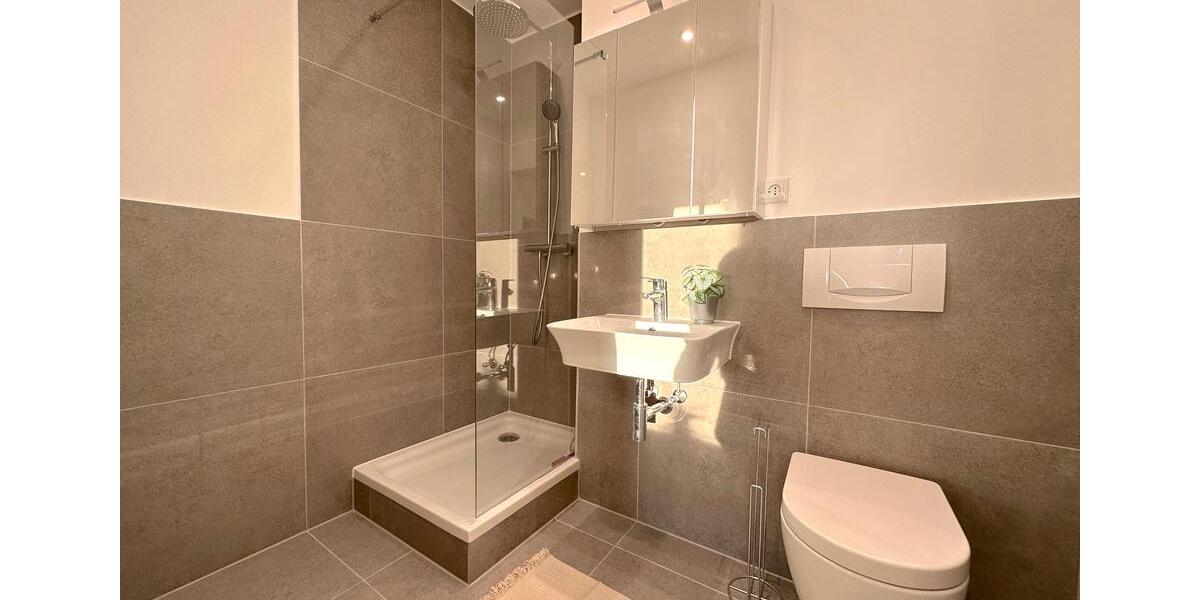 Ein Zimmer frei in großer 6-Zimmer-WG in Frankfurt am Main – Wasgaustraße 47! 1 zimmer