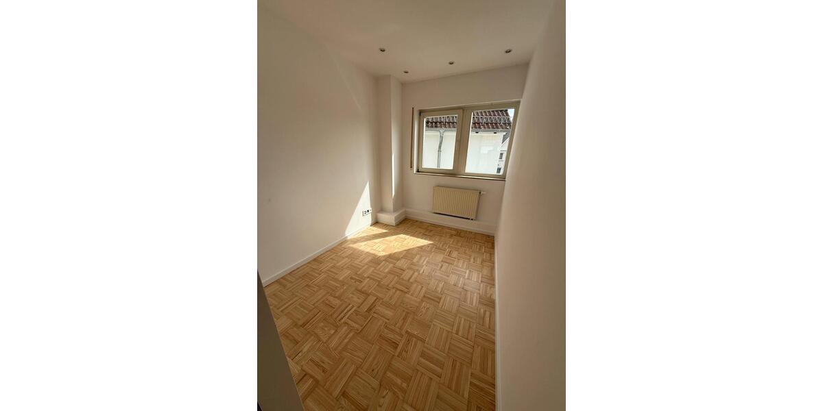 Dachgeschoßwohnung Oberursel (Taunus) - 4 Zimmer, 100 m&sup2;, 1.100&euro; | Angebot:26416269