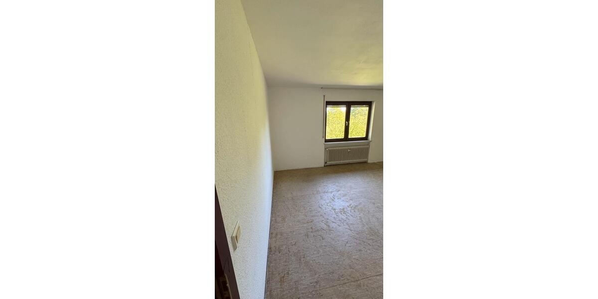 Etagenwohnung Frankfurt am Main Nord-Ost - 4 Zimmer, 107 m&sup2;, 1.400&euro; | Angebot:26356239