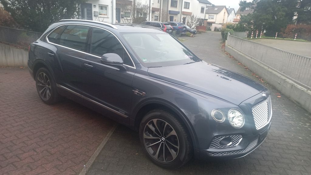 Bentley Bentayga 94.500 km 102.999 &euro; Frankfurt 65933