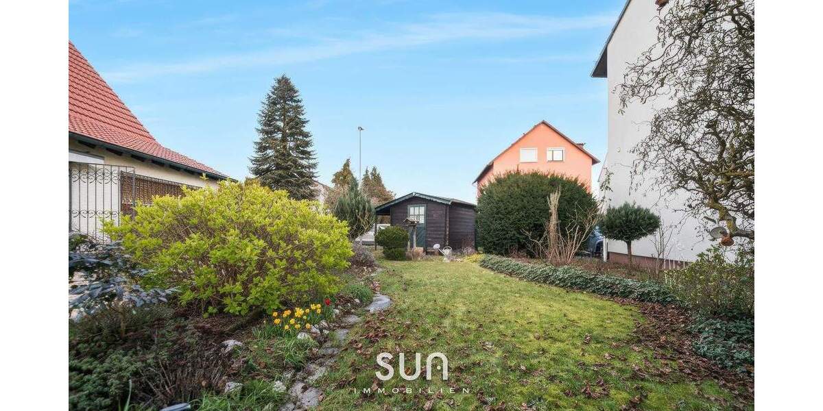 CHARMANTES EINFAMILIEN-ECKHAUS mit großem Grundstück, nah am Main - mit viel Potenzial 7 zimmer