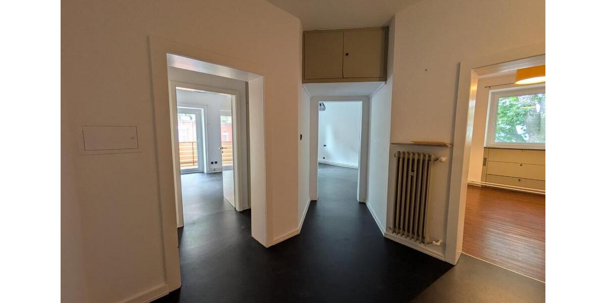 Sofort verfügbare gepflegte 4-Zimmer-Wohnung mit Einbauküche 4 zimmer