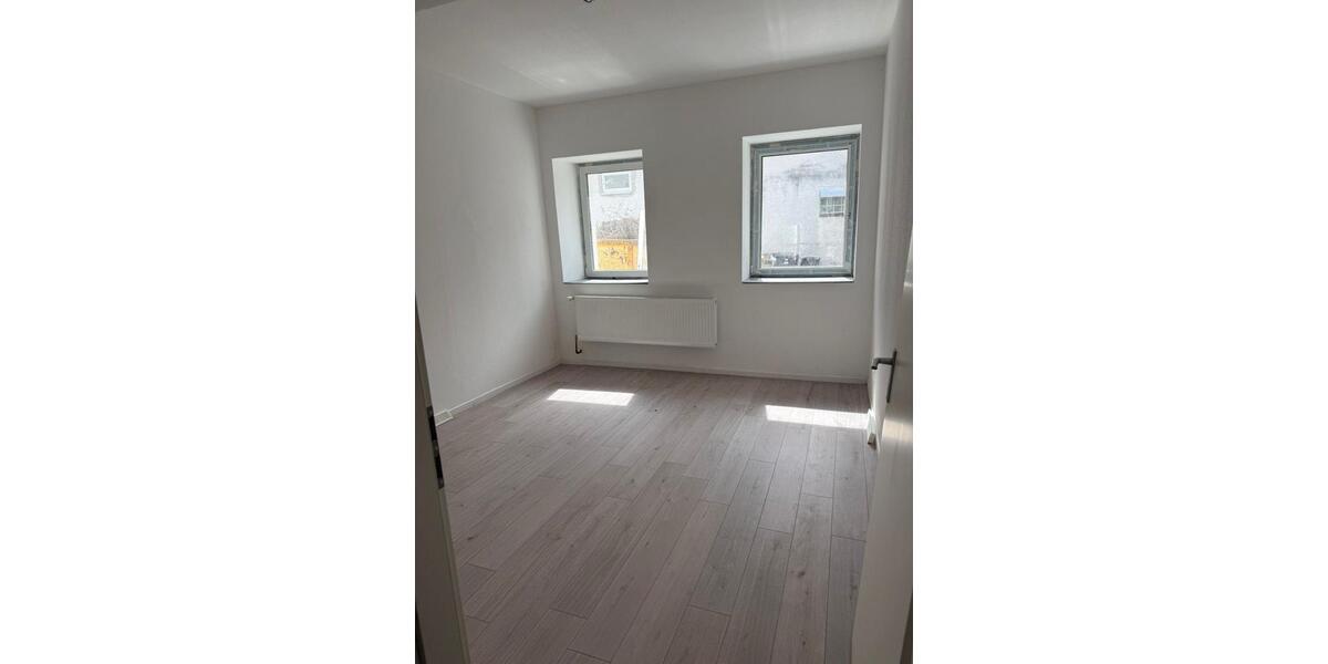 Erdgeschoßwohnung Altenstadt - 5.5 Zimmer, 130 m&sup2;, 1.850&euro; | Angebot:24877253