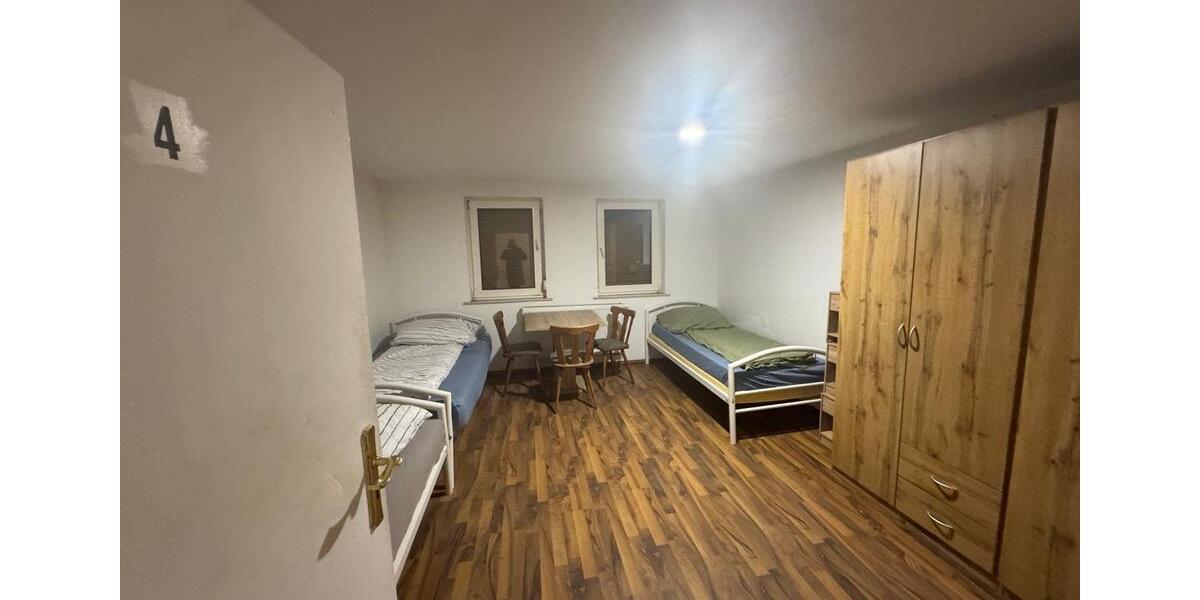 Einfamilienhaus Frankfurt am Main - 14 Zimmer, 200 m&sup2;, 2.500&euro; | Angebot:26132835