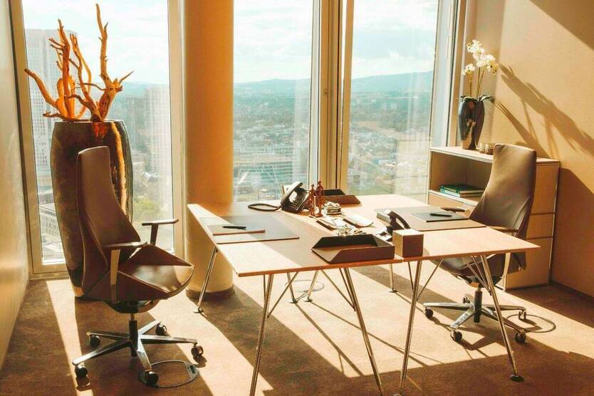 Lichtdurchflutete Büroräume und CoWorking am Thurn-und-Taxis-Platz - All-in-Miete