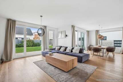 Haus zum Kaufen in Bruchköbel 1.550.000 € 292 m² 7 zimmer