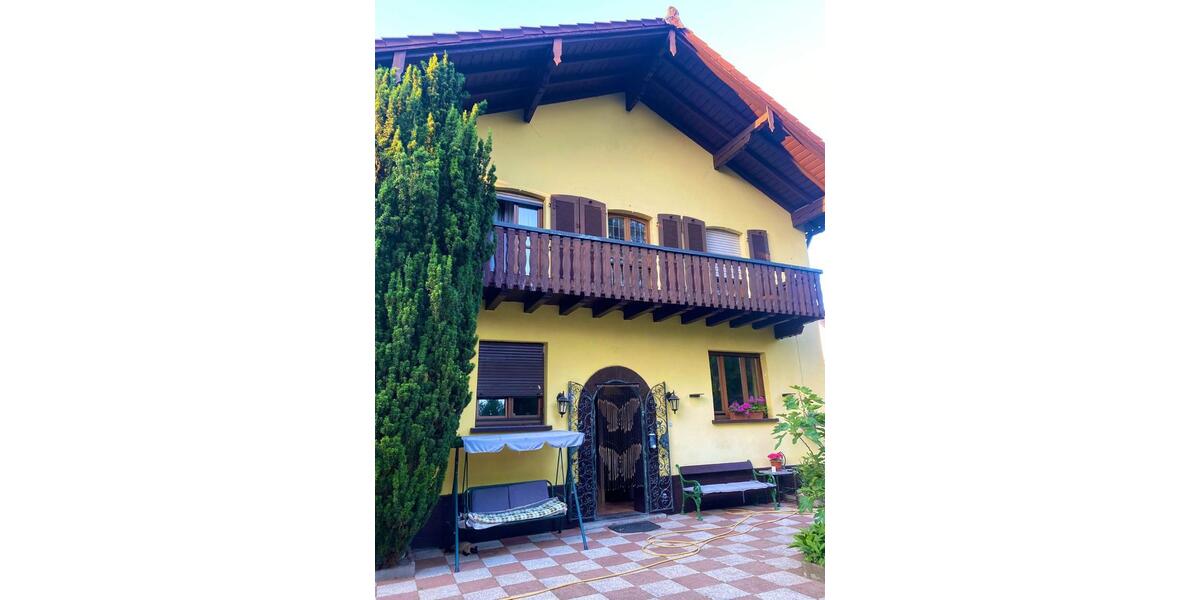 3-Familienhaus mit außergewöhnlichem Grundstück 8 zimmer