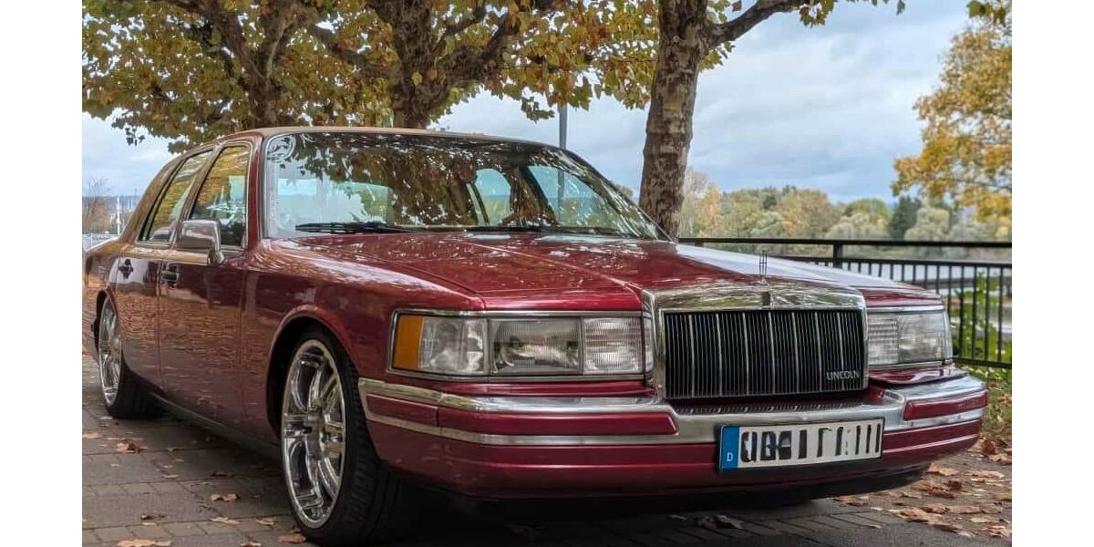Lincoln Town Car 177.279 km 18.499 &euro; Rüsselsheim 65428
