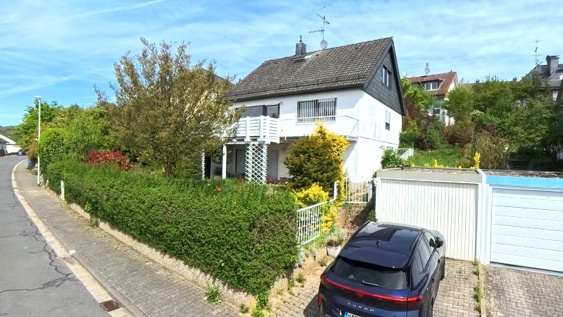 Einfamilienhaus in toller Blicklage am Südhang Vockenhausen (von privat) 6 zimmer