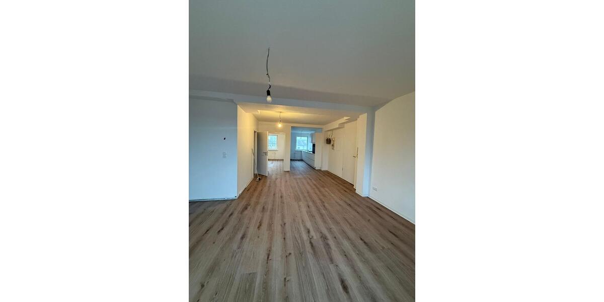 NEU! sanierte 2-Zimmer Wohnung mit Balkon in zentraler Lage 2 zimmer