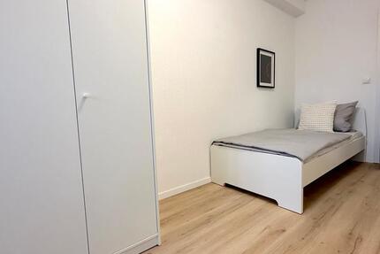 Drei Zimmer frei in moderner 5er WG mit eigenem Balkon in Frankfurt Nied – Coventrystraße 65! 1 zimmer