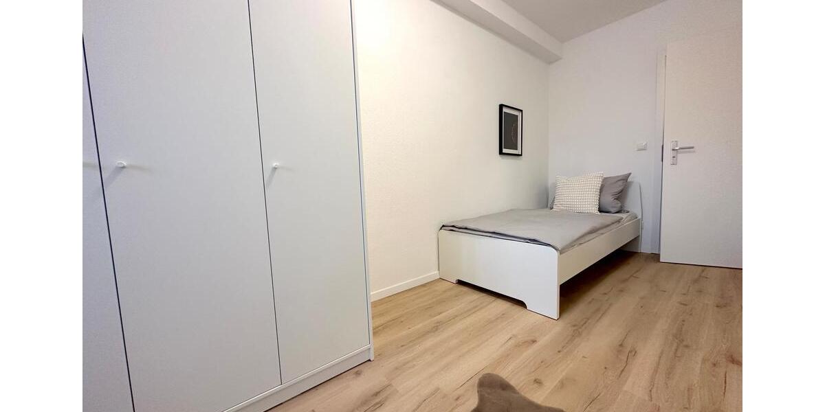 Drei Zimmer frei in moderner 5er WG mit eigenem Balkon in Frankfurt Nied – Coventrystraße 65! 1 zimmer