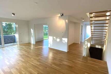 Haus zum Mieten in Sulzbach (Taunus) 4.100 € 251 m²
