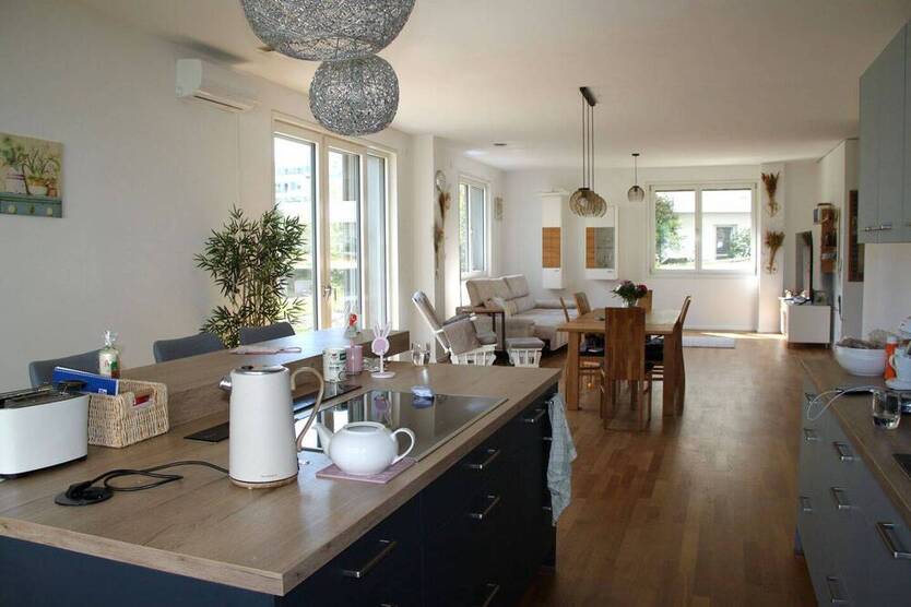 Traumhafte Erdgeschoss Terrassen Wohnung mit seitlichem Rheinblick