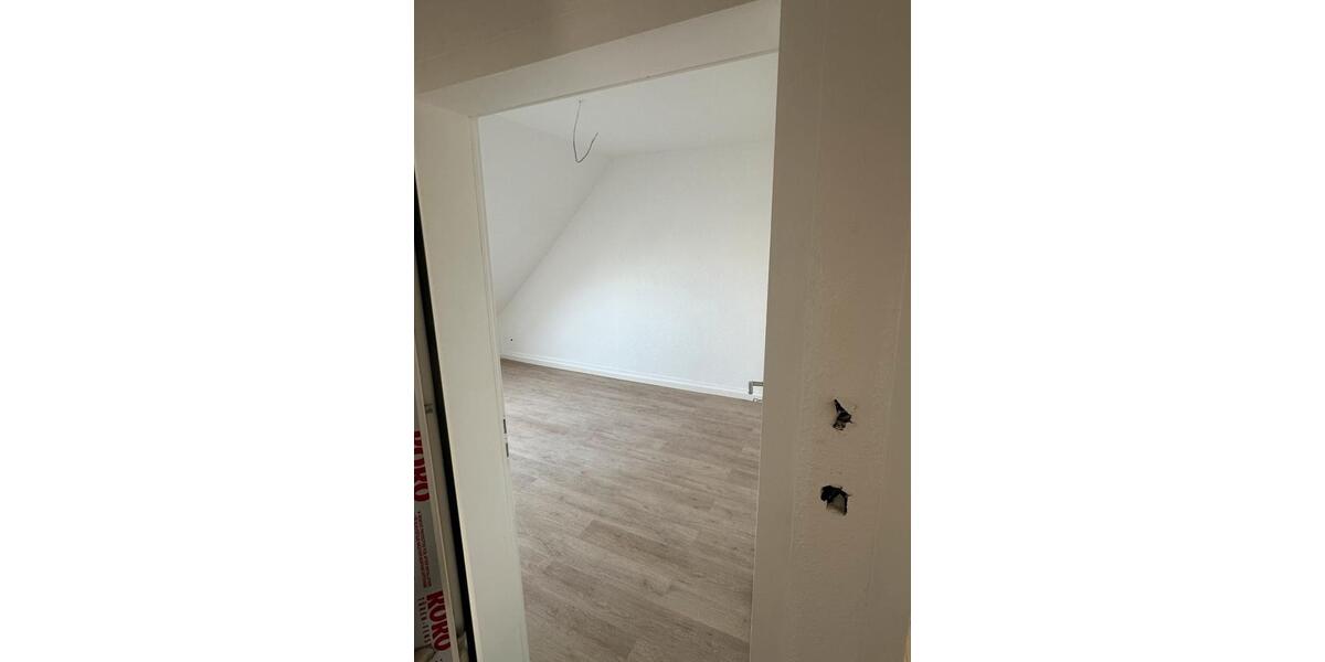 Dachgeschoßwohnung Flörsheim am Main - 2 Zimmer, 65 m&sup2;, 1.200&euro; | Angebot:25379370