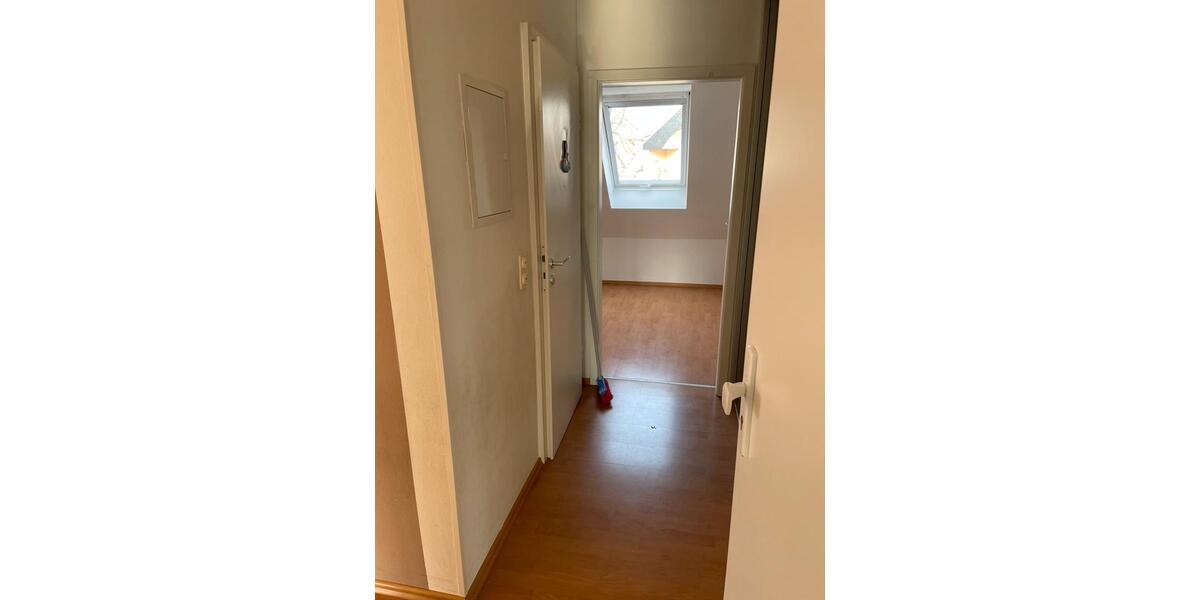 Dachgeschoßwohnung Hofheim am Taunus - 3 Zimmer, 89 m&sup2;, 1.300&euro; | Angebot:24983179