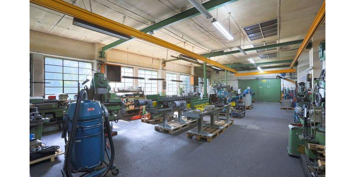 Handwerk & Logistik - Industriehalle mit Freifläche in Schöneck zimmer