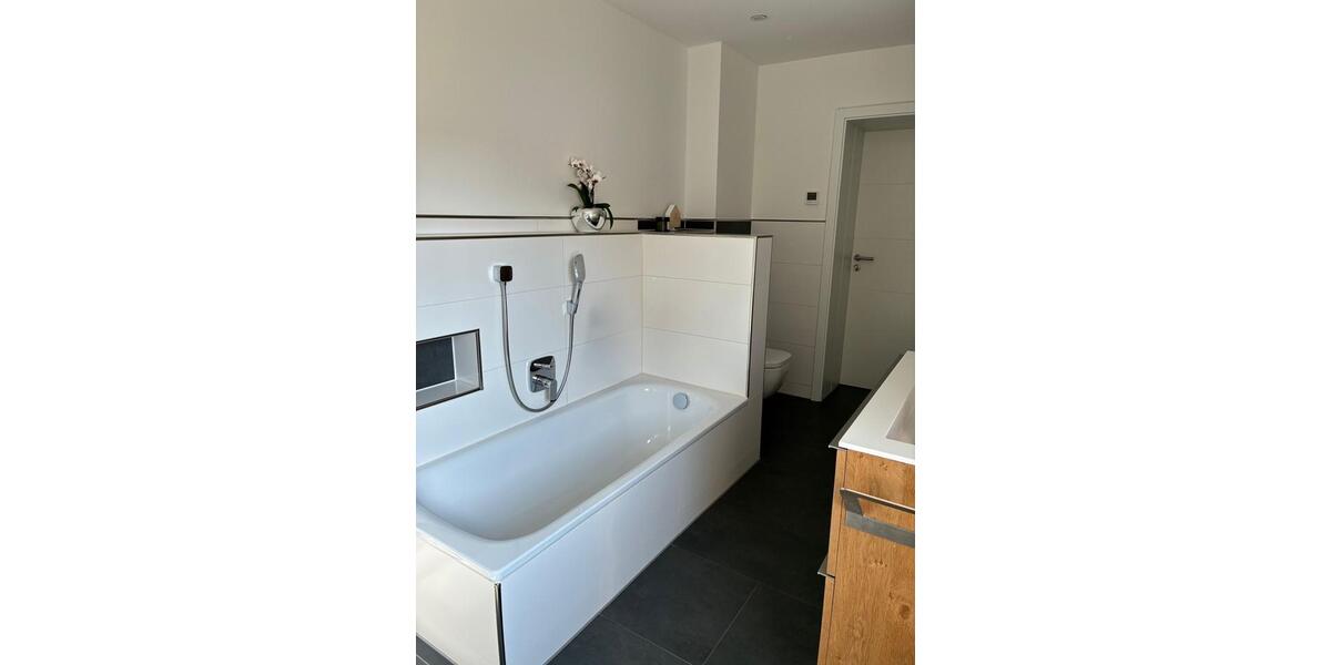 Exklusive Wohnung mit edler Ausstattung im modernen 3Familienhaus 4 zimmer