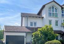 Haus zum Mieten in Oberursel (Taunus) 3.200 € 200 m²