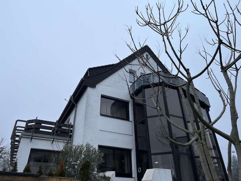 Haus zum Kaufen in Wiesbaden 849.000 € 200 m²