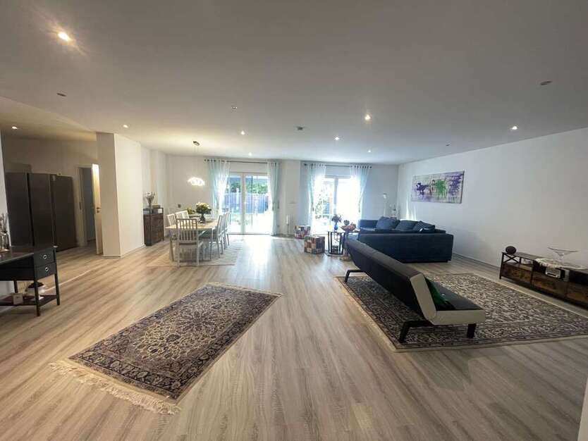 Haus zum Kaufen in Frankfurt am Main 795.000 € 227 m²