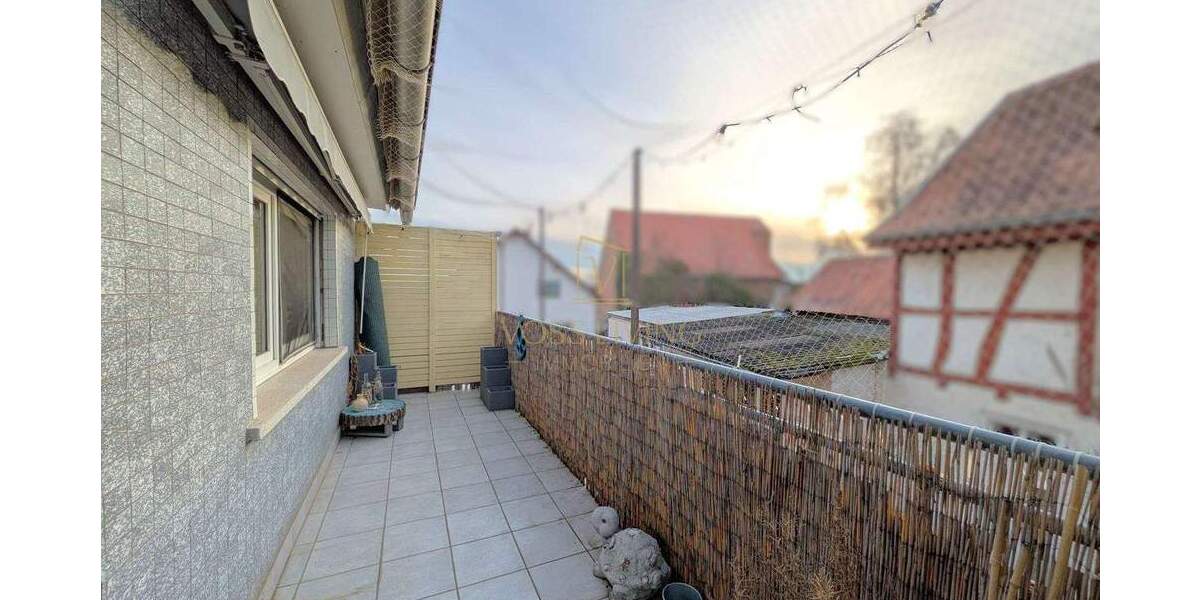 Großes potentialträchtiges Haus mit Garten, Balkon, 3 KFZ Stellplätzen, Keller und Nebengebäude 1 zimmer