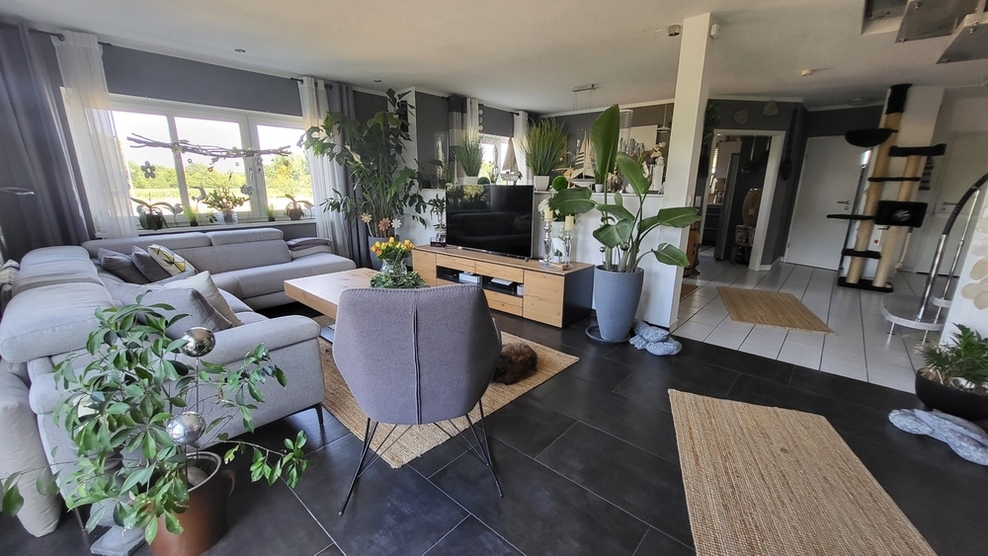 moderne DHH mit ELW im 