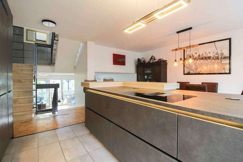 Haus zum Kaufen in Wiesbaden 650.000 € 165.21 m²