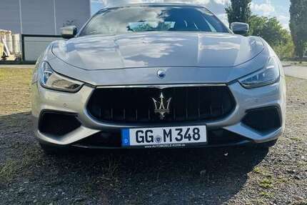 Maserati Ghibli 87.000 km 36.750 € Kelsterbach 65451