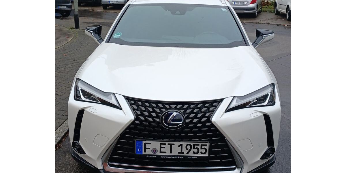 Lexus UX 32.300 km 22.999 &euro; Frankfurt 60439