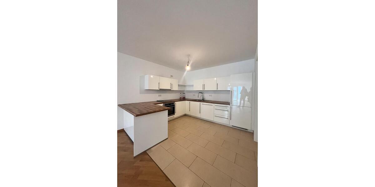 Etagenwohnung Frankfurt am Main Mitte-Nord - 2 Zimmer, 83 m&sup2;, 1.539&euro; | Angebot:26218407