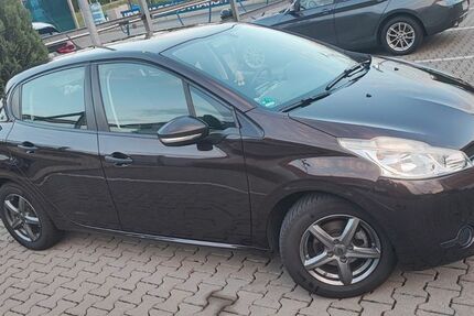Peugeot 208 35.000 km 5.900 &euro; Dreieich 63303